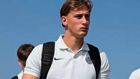 曼联控球革命受阻，阿莫林推崇强力长传，夏季引援或迎强力门将